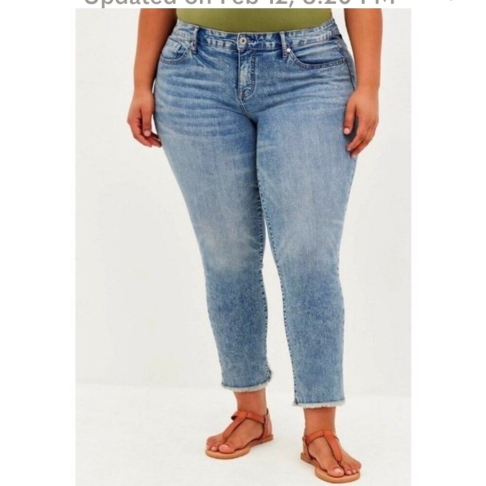 Torrid Medium Wash Vintage Stretch Distressed Cropped  Mid-rise Jeans